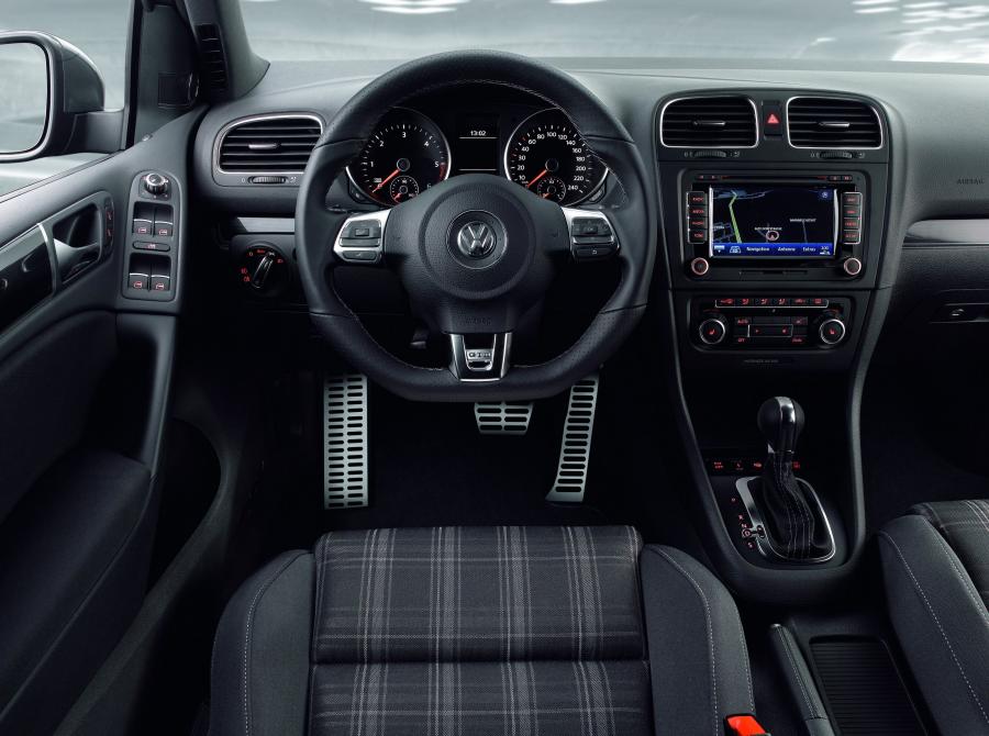  Volkswagen Golf GTD 5-Door 2009 года  (фото 7 из 9)